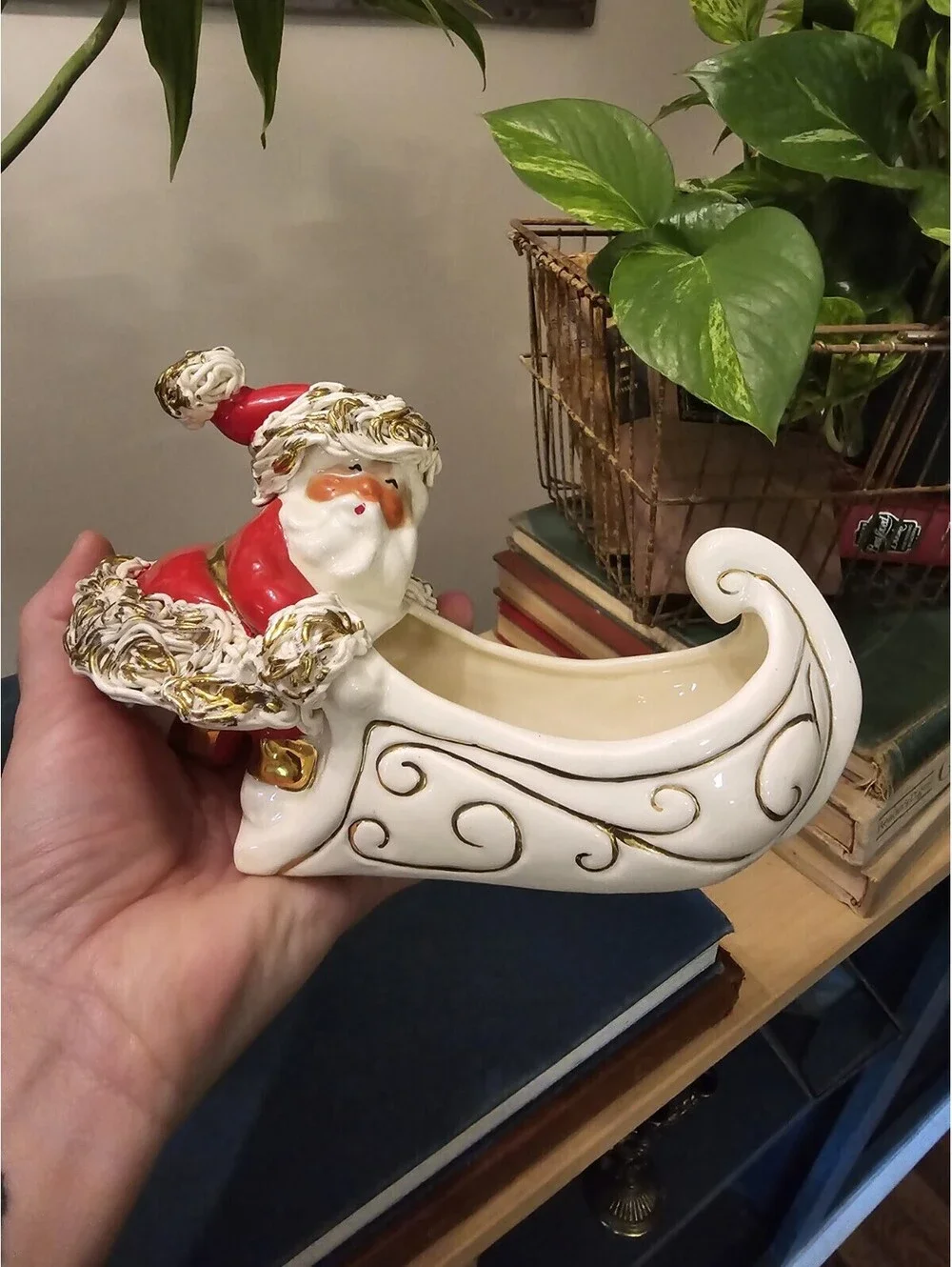 Johanna Calif. Pottery 1940s/1950s Spaghetti Santa with sleigh. 22k gold Accents